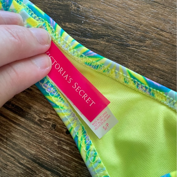 Victoria Secret Bikini Top - Picture 2 of 2